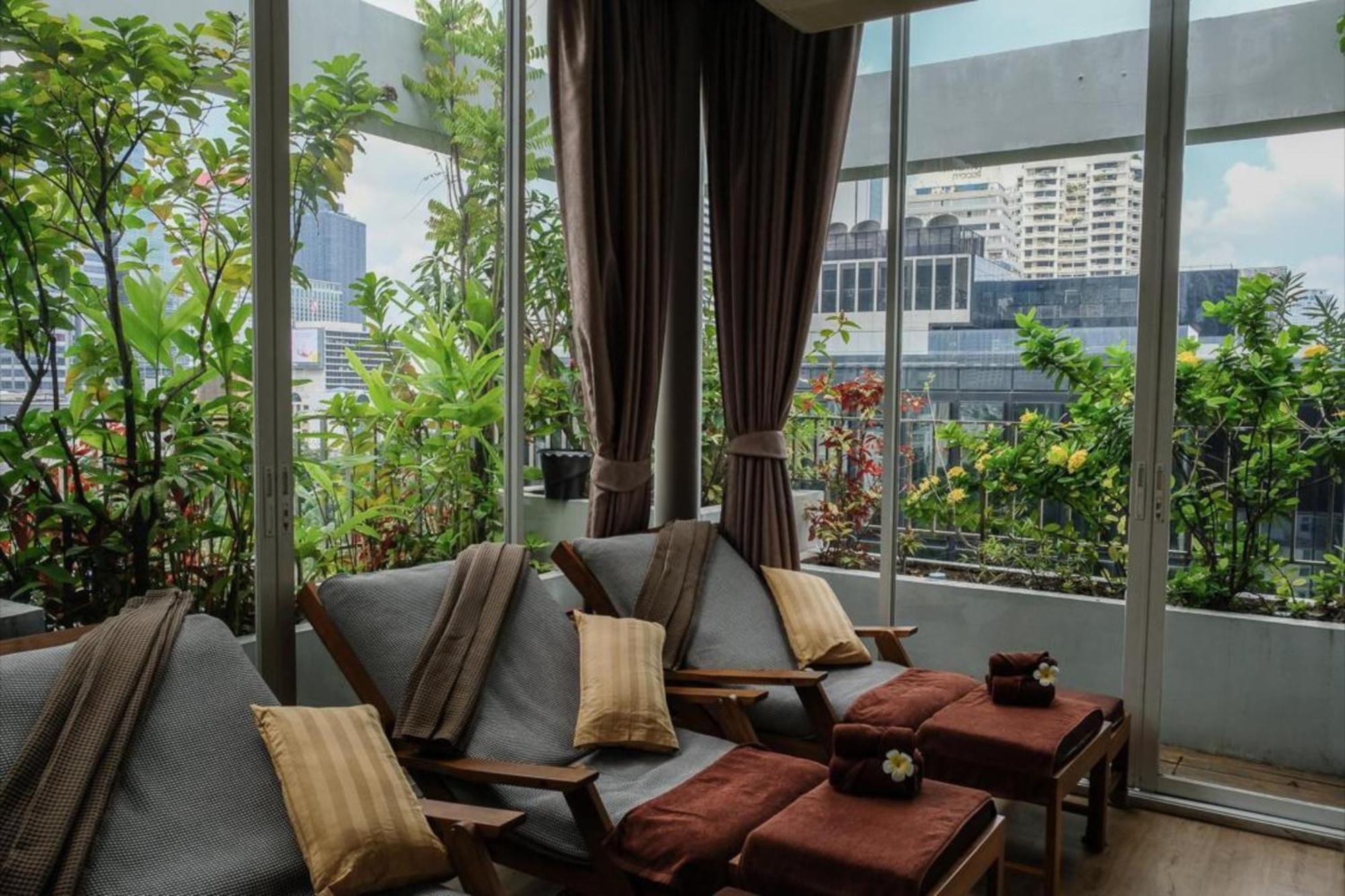 Sabai Sathorn Service Apartment Bangkok Buitenkant foto