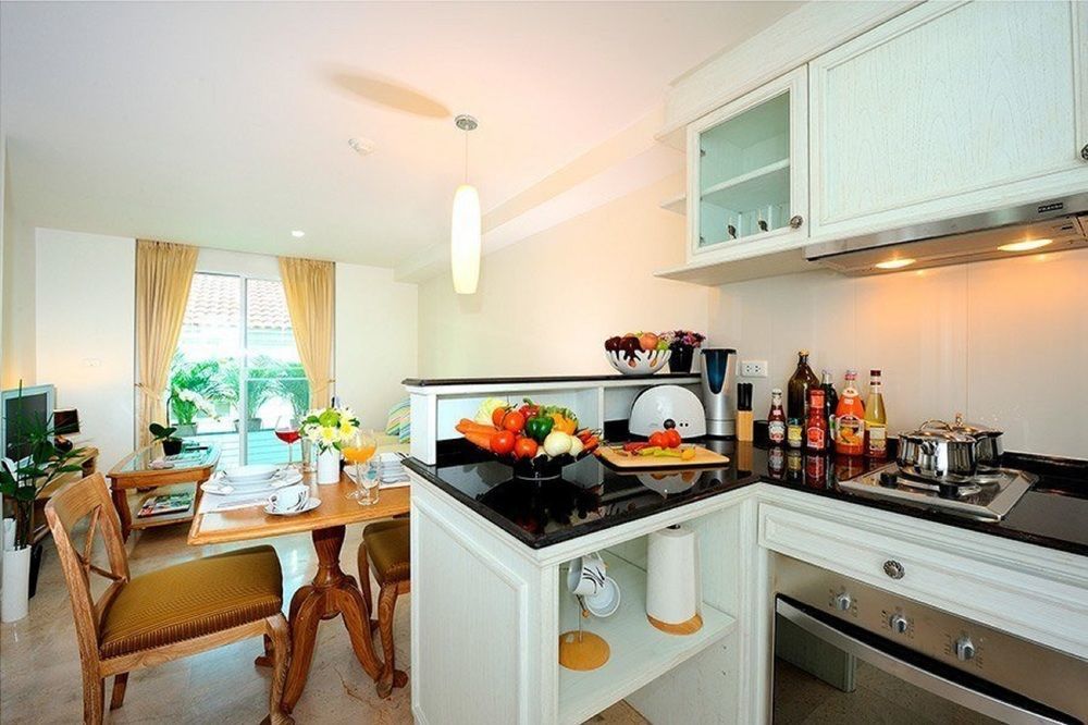 Sabai Sathorn Service Apartment Bangkok Buitenkant foto